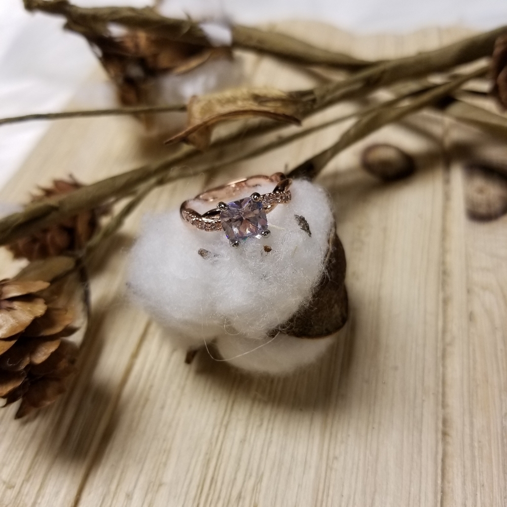 🚨🚨HOST PICK🚨🚨BEAUTIFUL!! Round Rose Gold & Silver ring with CZ's💍💍 - Picture 8 of 11